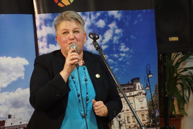 Najwyższe powiatowe odznaczenie dla sądeckiej artystki Alicji Przybyszowskiej
