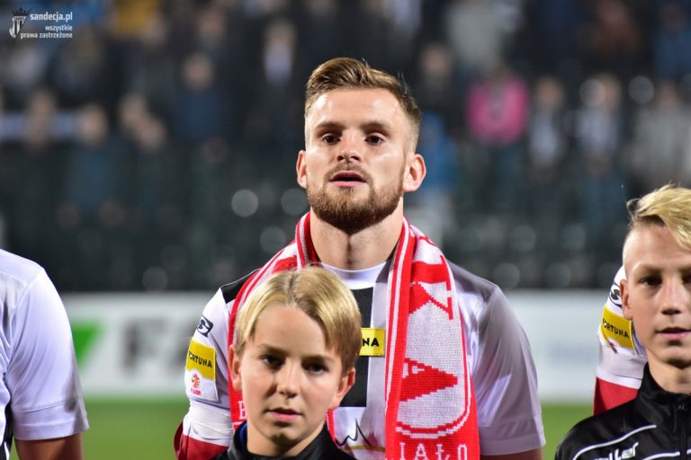 Pomocnik Sandecji z apelem: „Kupcie ciepłe ubrania i pomóżcie nam”