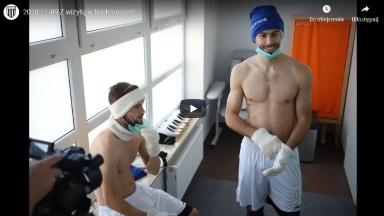 Półnadzy zawodnicy Sandecji w -110 stopniach przygotowują się do jutrzejszego meczu [FILM]