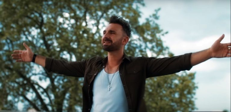 Mateusz Ziółko wyśpiewał dla Sądeckiego Hospicjum 100 tysięcy!