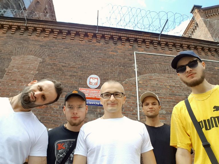 Wolność zaczyna się w celi