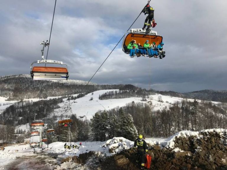 Ewakuacja kolei linowej, czyli widowiskowe przygotowanie do sezonu [zdjęcia]