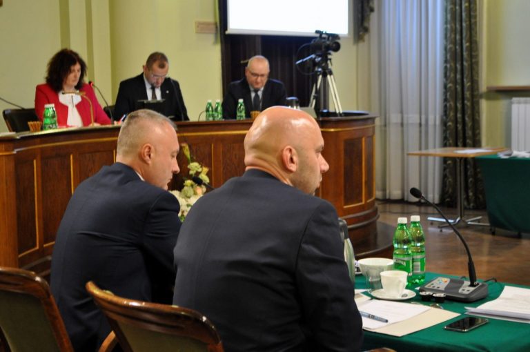 Nowi dyrektorzy w sądeckim ratuszu. Odwołanie poprzednich – pod lupą koalicji PiS & Wybieram Nowy Sącz