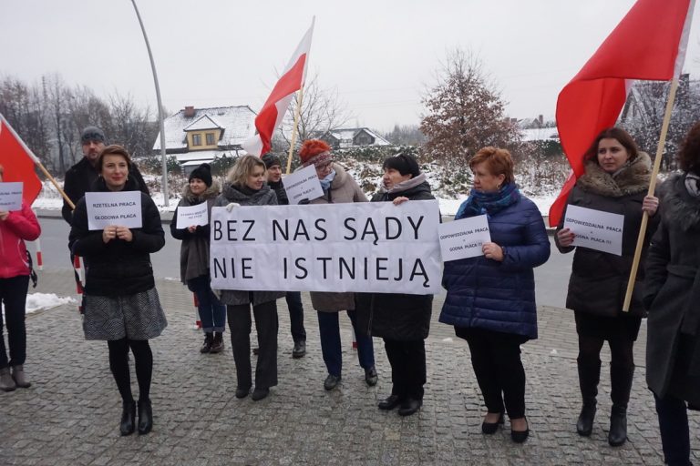Strajk pracowników sądeckiego sądu: mamy takie same żołądki jak minister