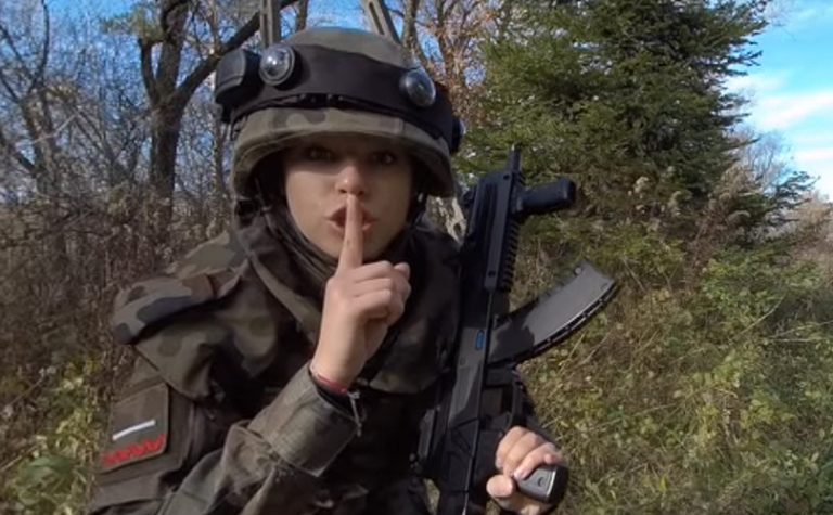Sądecka mundurowa młodzież w reportażu BBC