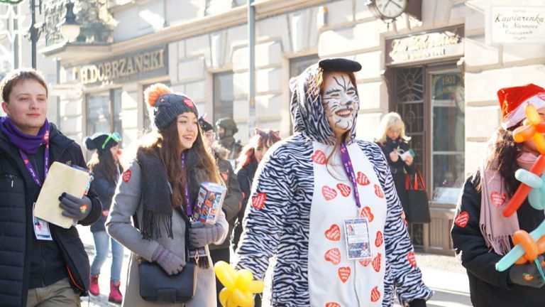 Nowy Sącz zagra dla małych dzieci, bo pomaganie jest dziecinnie proste