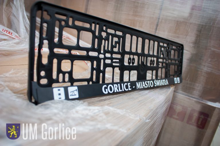 Miasto Gorlice rozdaje swoim mieszkańcom… ramki samochodowe
