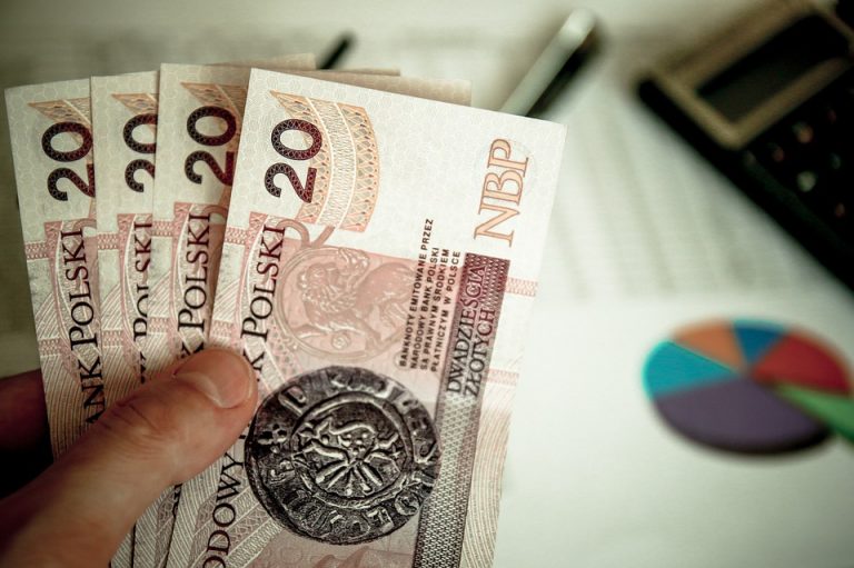Ludomir Handzel wydał urzędnikom zalecenie zaciskania pasa. Pensje w ratuszu zamrożone