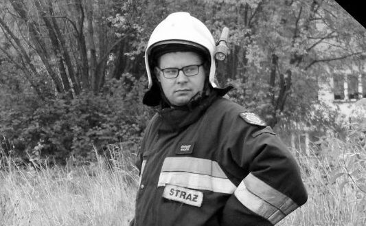 Zmarł tragicznie w wypadku na budowie. Żegnają go jego bracia-strażacy