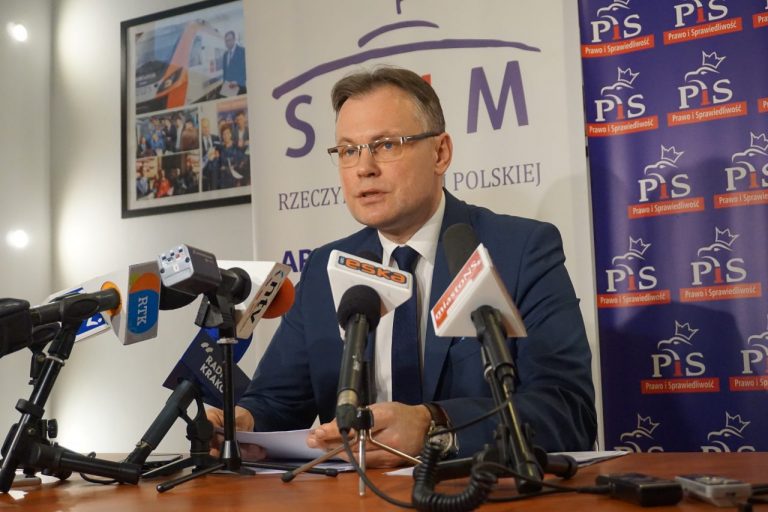 Mularczyk ostro o apelu do premiera w sprawie stadionu Sandecji: To jest teatr polityczny!