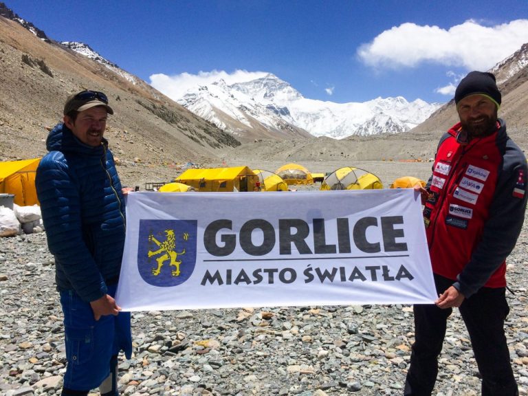 Spotkaj się z himalaistą i podróżnikiem, który zdobył Mount Everest
