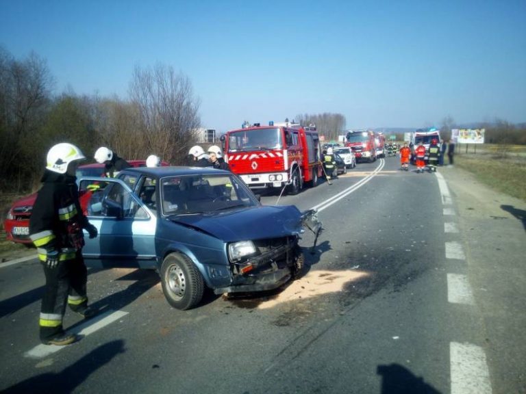 Stadła: trzy auta rozbite. Czworo ludzi w szpitalu