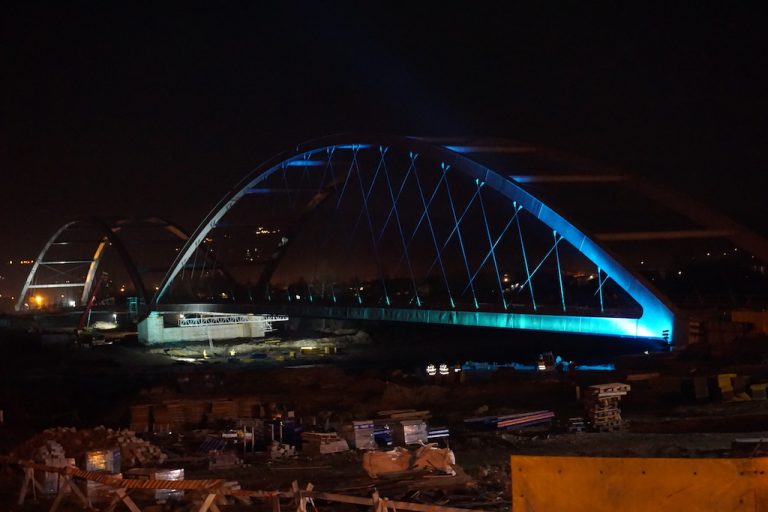 Most heleński po raz pierwszy „pomalowano” światłem [ZDJĘCIA, FILM]