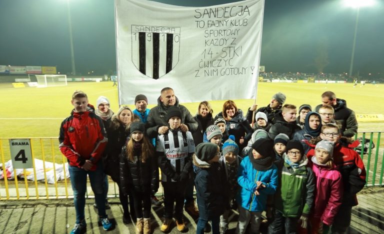 Młodzi kibice w nagrodę zagrzewali Sandecję do walki