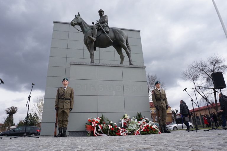 Sądeczanie uczcili pamięci marszałka Józefa Piłsudskiego w dniu jego imienin [ZDJĘCIA]