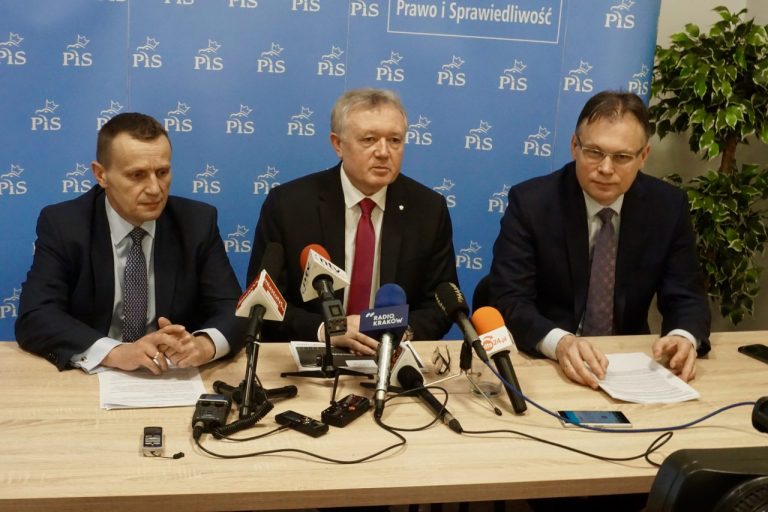 Ile będą kosztowały obietnice PiS? Partia przedstawia wyliczenia