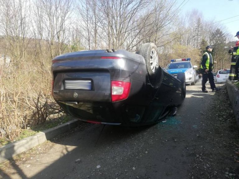 Krynica-Zdrój: Dachował podczas cofania