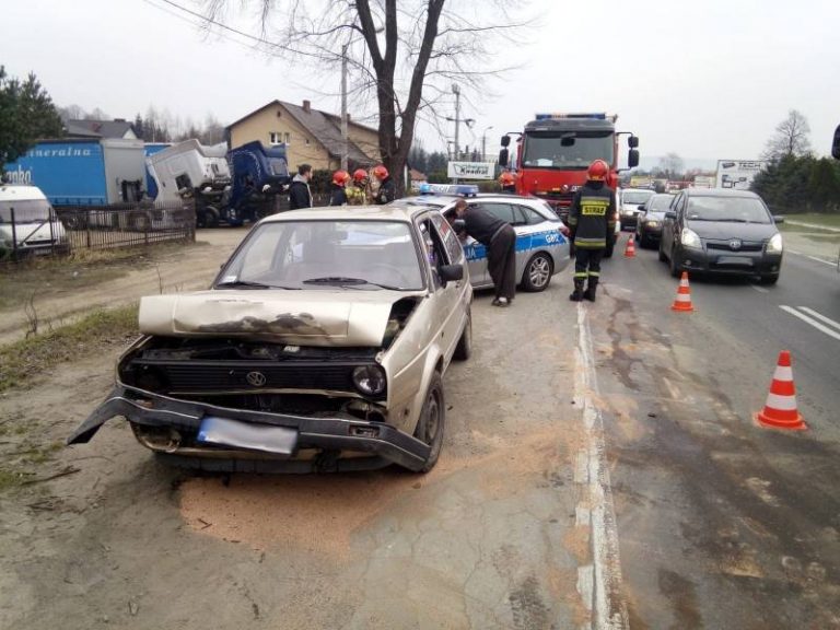 Kolizja dwóch osobówek na ulicy Lwowskiej