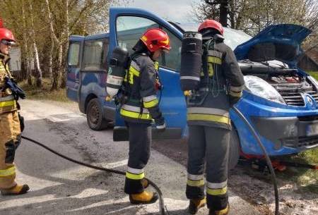Gmina Chełmiec: samochód zaczął płonąć na drodze gminnej