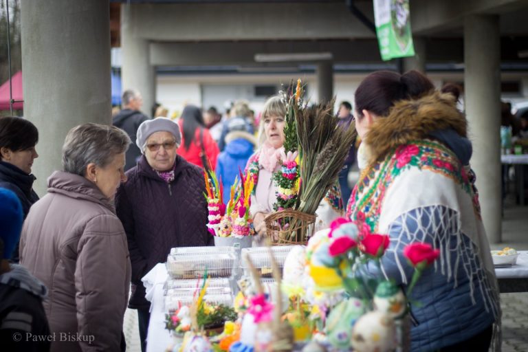 Korzenna: Wielkanocny Jarmark ze stoiskami swojskich wyrobów i dobrych serc [zdjęcia]