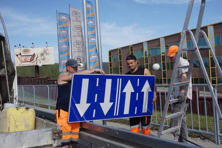 Na moście ostatnie szlify i prace porządkowe [ZDJĘCIA]