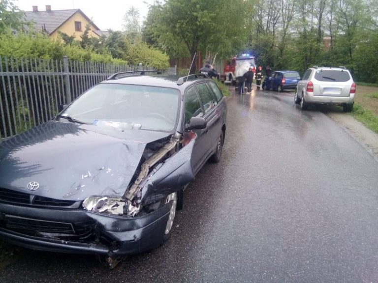 Stróże: zderzenie dwóch samochodów osobowych