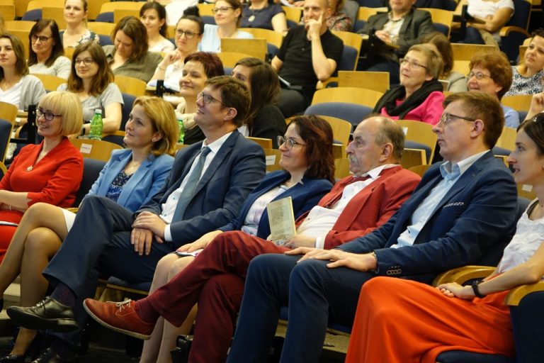 Psycholodzy: Jeśli nie pomożemy dzieciom opanować lęku, nie poradzimy sobie z nimi w 2020 roku