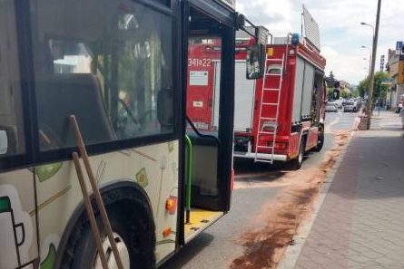 Z autobusu MPK nagle zaczęło wyciekać paliwo. Interweniowali strażacy