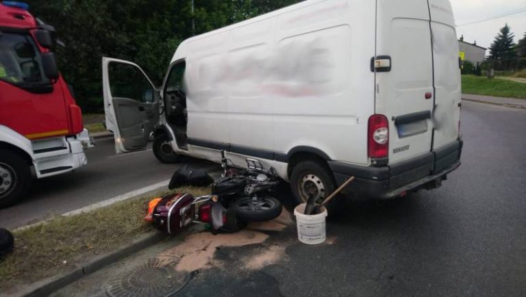 Nowy Sącz: zderzenie motocykla i samochodu dostawczego. Jedna osoba w szpitalu