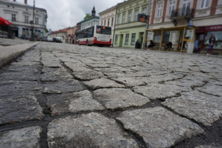 Kostka w rynku do wymiany. Remont w wakacje!
