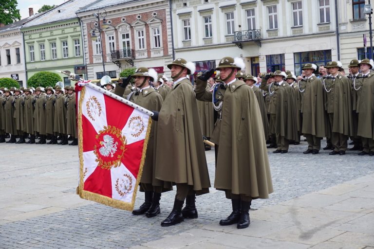 Sztandar za który oddawano życie znów pod opieką Strzelców Podhalańskich [ZDJĘCIA]