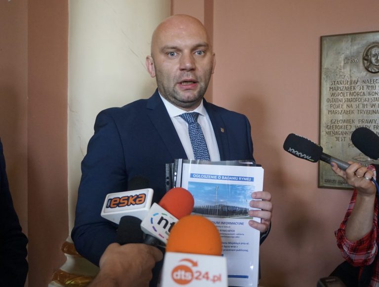 Prezydent kusi: ziemia za złotówkę dla inwestora, który wybuduje stadion Sandecji!