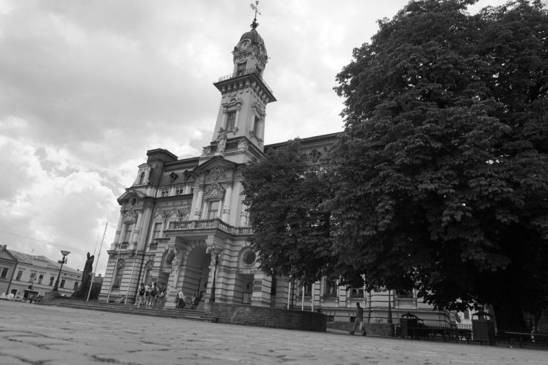 Uwaga! Sądecki ratusz wystosował list gończy za… groźnym recydywistą