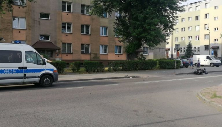 Strażnicy graniczni w drodze do pracy zobaczyli leżącego na jezdni motocyklistę