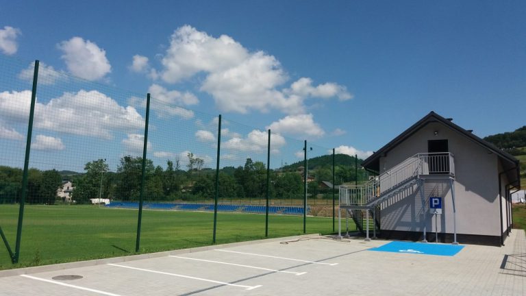 Piłka nożna. Stadion Amatora Paszyn w pełni profesjonalny. „Nie możemy się doczekać” [Zobacz zdjęcia]