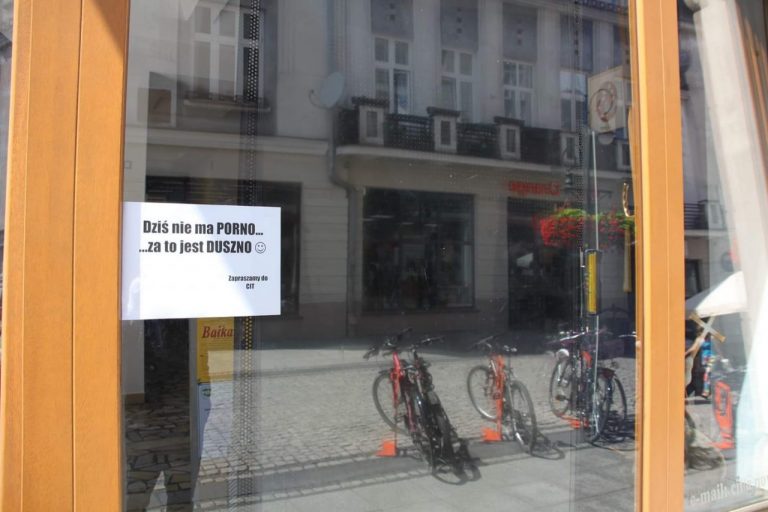 Nowy Sącz: właściciel urządzenia wyświetlającego film porno zabrał głos