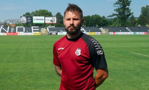 Sandecja ma nowego trenera w swoim sztabie. Trenował kobiecego Mistrza Polski. „Pokazać profesjonalizm”