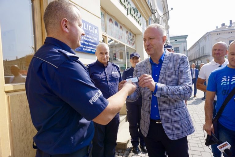Policjanci wrócili do centrum Nowego Sącza. „Sklep z Policją” od dziś czeka na zgłoszenia