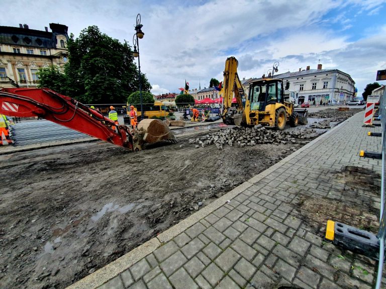 Uwaga kierowcy:  po sądeckim Rynku znów jedziemy inaczej!