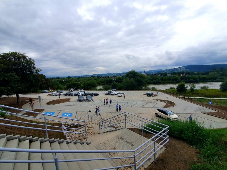 Parking pod Panoramą gotowy i bezpłatny dla właścicieli aut z rejestracją KN [ZDJĘCIA]