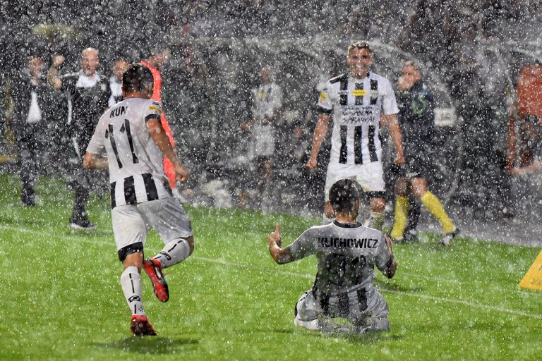 Zwycięstwo Sandecji w strugach deszczu