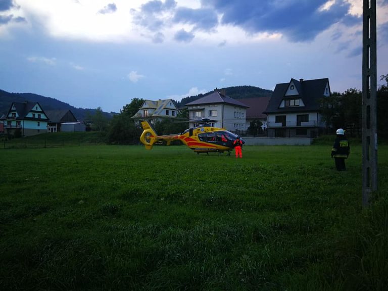 Wypadek w Kasince Małej: Ranne dzieci i ich mama. W akcji LPR