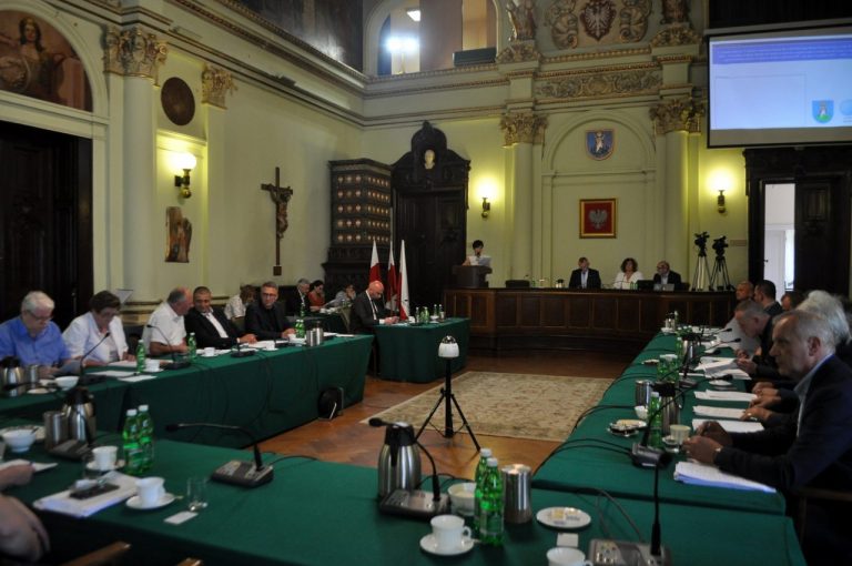 Awantura na sesji Rady Miasta. Ważą się ceny wody i odbioru śmieci dla sądeczan