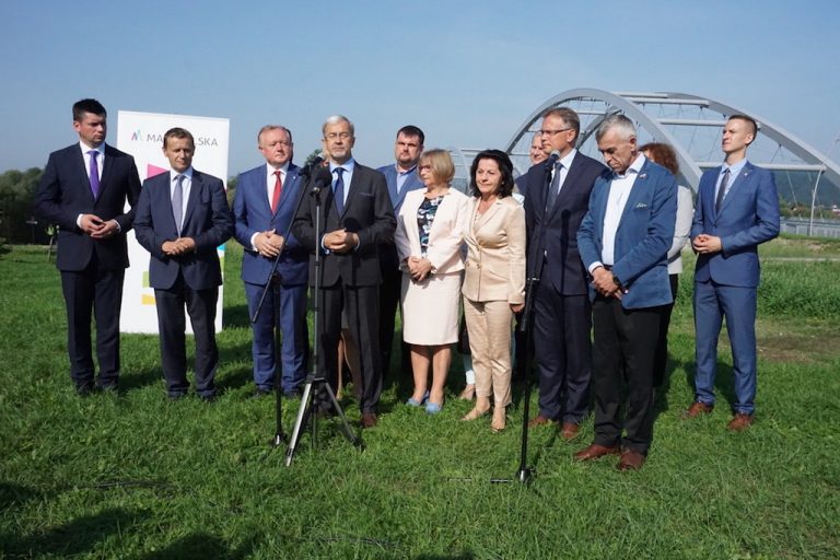 Politycy PiS zbiorowo oznajmili, że będzie trzeci most na Dunajcu