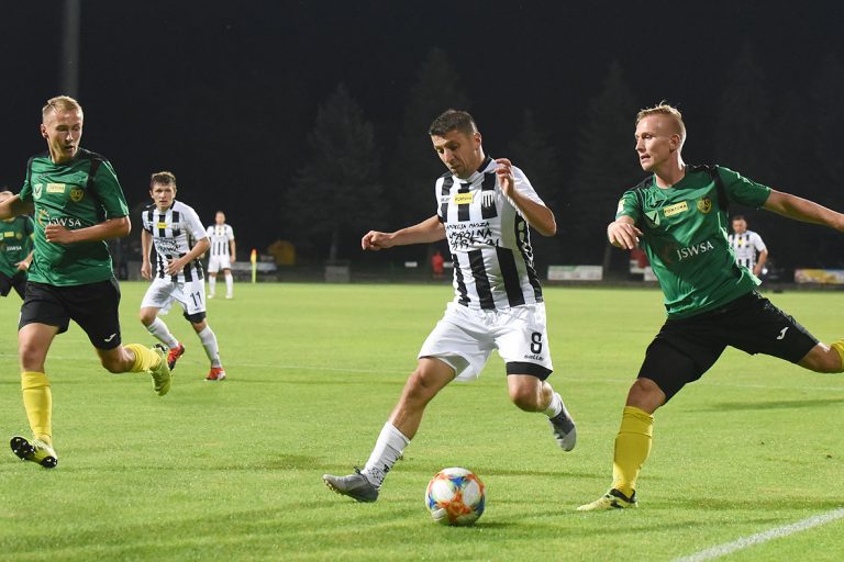 Trwa zła seria Sandecji. „Biało-czarni” ulegli liderowi
