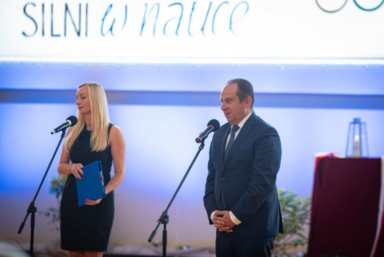 Wicepremier otworzył halę sportową w Starym Sączu