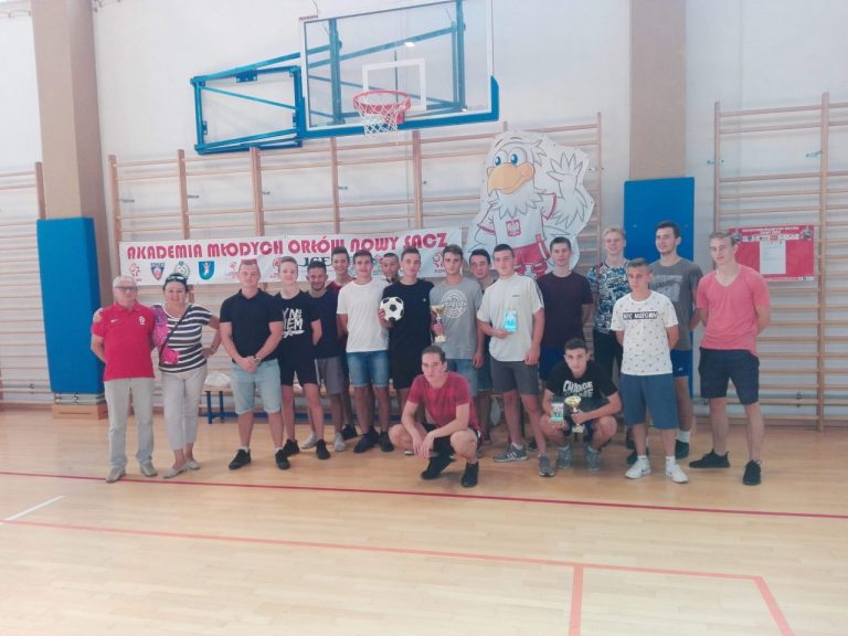 Bezpieczne Wakacje 2019 – zajęcia z piłki nożnej, zabawy i konkursy [Zdjęcia]