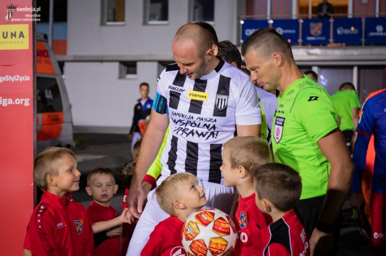 Kapitan Sandecji: „Sędziowie powinni sobie obejrzeć powtórkę”