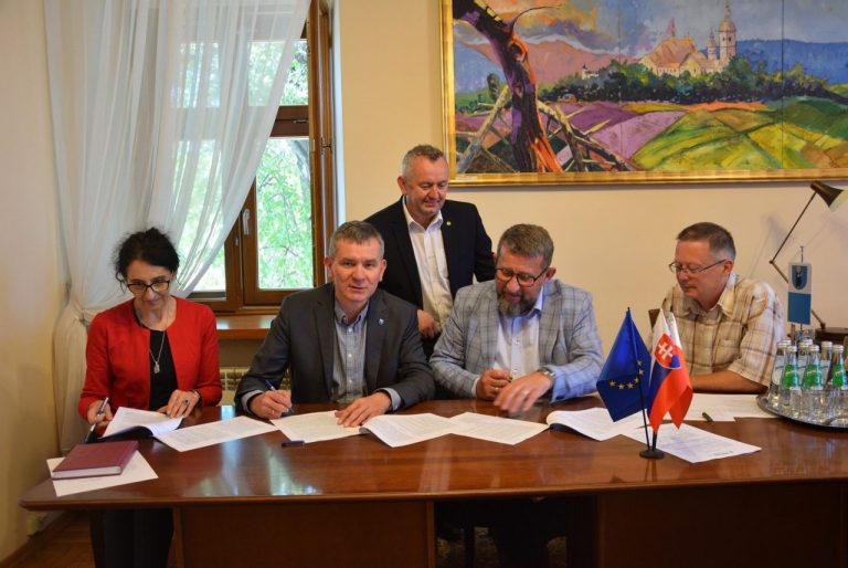 Stary Sącz: Umowa z wykonawcą podpisana! Będzie ścieżka w koronach drzew
