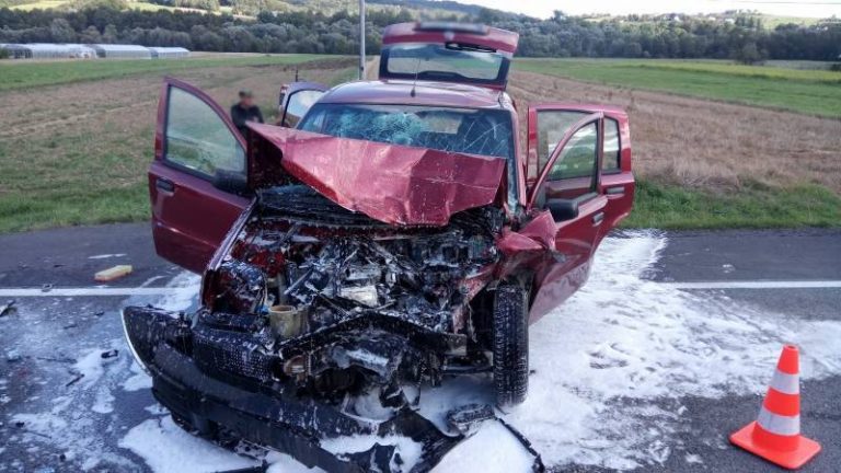 Łososina Dolna: zderzenie dwóch osobówek. Trzy osoby w szpitalu